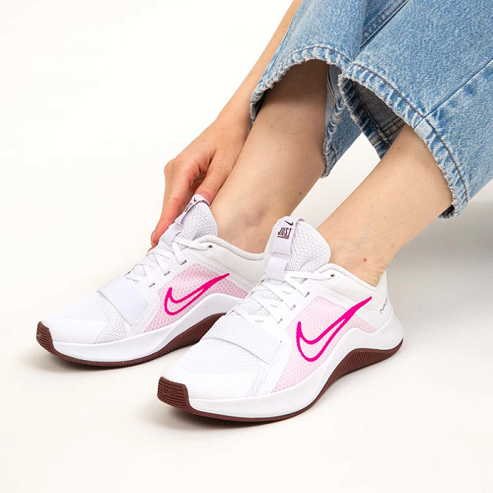 Женские кроссовки Nike белые, артикул DM0824-105