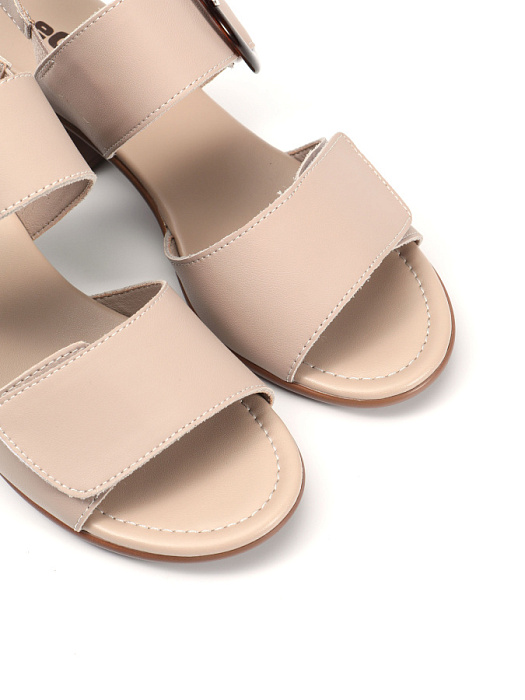 Женские босоножки  eObuv бежевые, артикул EA025-114