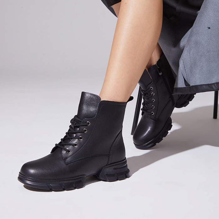 Женские ботинки basic Donna Daniella  черные, артикул NK066-020