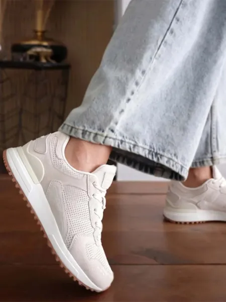 Женские кроссовки STROBBS